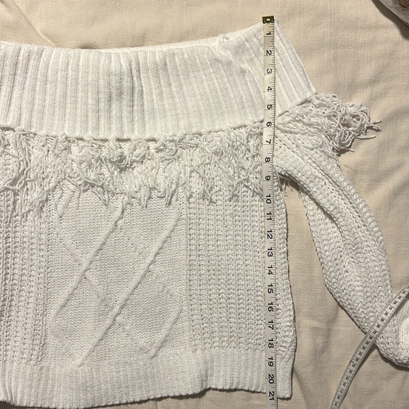 Off-shoulder sweater - Picture 5 of 5